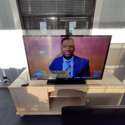 43" Sanyo Tv With Remote 