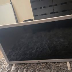 24" LG TV