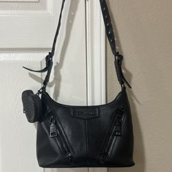 Black Steve Madden purse. Black 