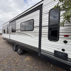 2016 Jayco 28 Foot Rear Lounge, Spacious Couples Trailer Sleep Six