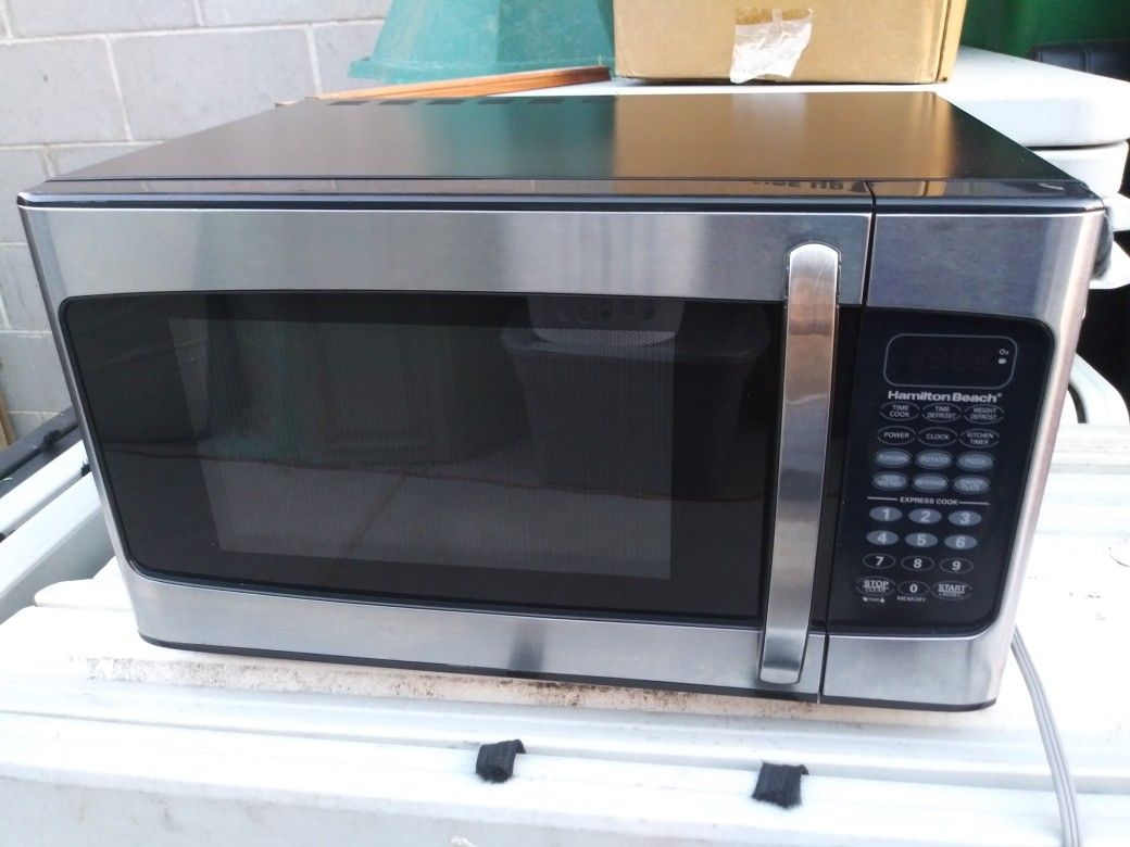 Hamilton beach set// microwave// blender//toaster and electric can opener all working good