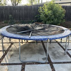 Free Trampoline 