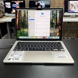 MacBook Air 2025 M4 13 inch 16GB RAM 256GB SSD with Store Warranty And Financing Available!