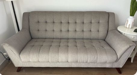 Beautiful Tufted Couch & Chair Set