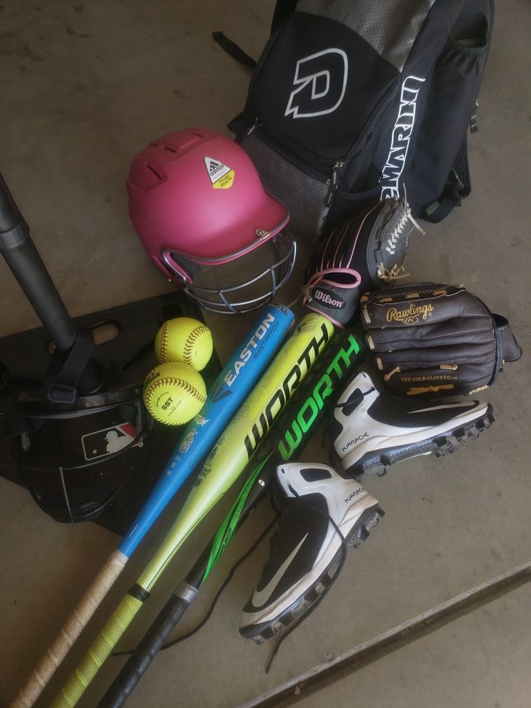 Softball equipment ages from 8/12 selling ALL TOGETHER