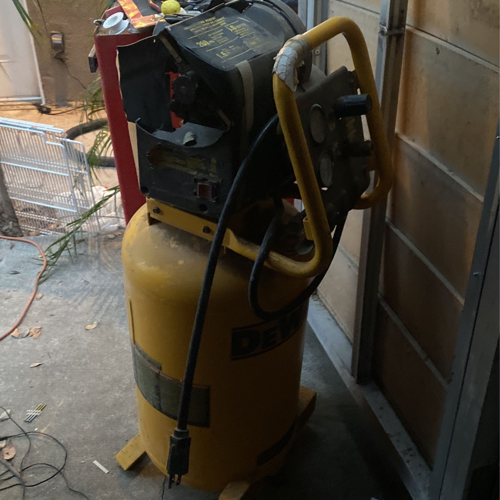 15 Gal Dewalt Compressor