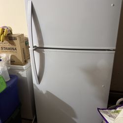 Refrigerator With Freezer 
