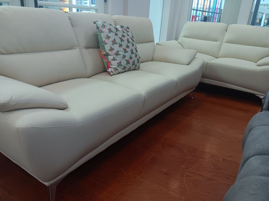 *Holiday Flash Sale!!!*---Mature Valencia Beige Leather Sofa/Loveseat Sets---Now $599!!!---12/15-12/16 Only🫡
