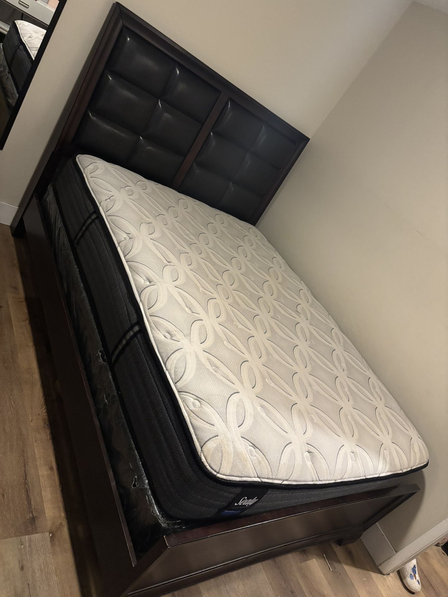 Complete Bedroom/ Recámara Completa 