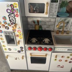 Toy kitchen