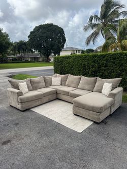 Large Beige Rooms To Go Sectional Sofa Couch (Delivery Available)