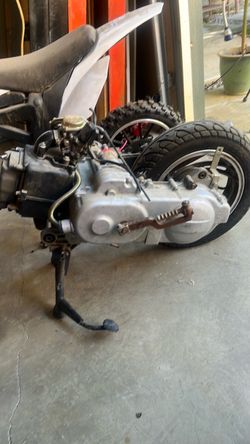 GY6.  50 cc Scooter Moped Engine with Rear Wheel Assembly