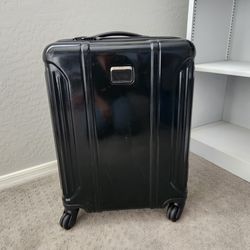 TUMI Vapor Lite Hardside Continental Carry-On suitcase