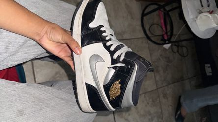 Air Jordan 1 Mid SE "Black Metallic Silver White" (HV0789-010)