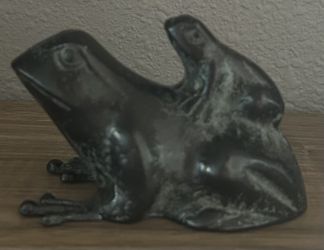 Bronze Frog Figurine Collectible Vintage Metal Decorative Small Frog Sculpture