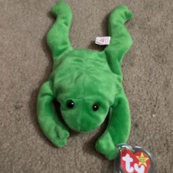 ORIGINAL BEANIE BABY LEGS THE FROG LIKE NEW 1993 Edition With Tag and Protective Plastic Heart Around Tag
