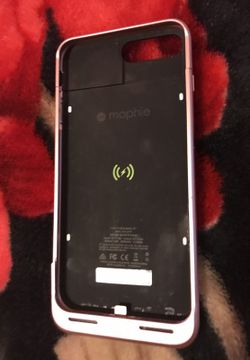 iPhone 7 Plus mophie charging case cracked but still works