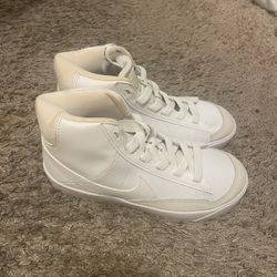 nike shoes size 2 Boy