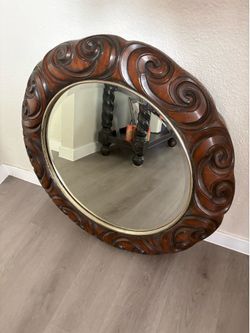 Round mirror