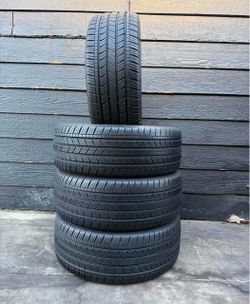 205 45 17 Kumho con 80% de vida las 4