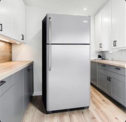 FRIGIDAIRE...REFRIGERATOR FRIDGE EXCELLENT CONDITION AND VERY CLEAN