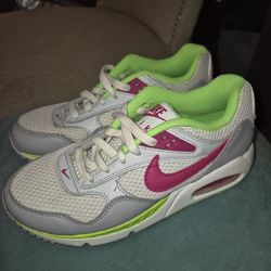 NIKE AIRMAX CORRELATE - SIZE 7