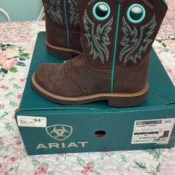 $25 Size 2 Kids Ariat Boots 
