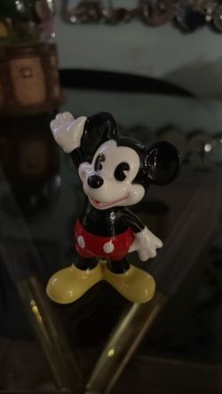 Bundle of 12 Mickey n Minnie mouse ceramic figurines