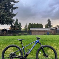 Trek Marlin 5 Gen 3 Mountain Bike – Small Frame (27.5” wheels) - Lightweight Bicycle