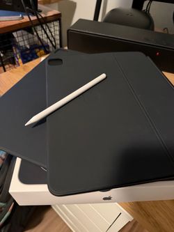 iPad Pro M5 256GB with Original Box, Apple Pro Pencil and Magic Keyboard
