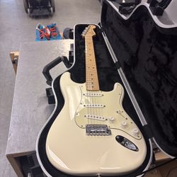 Fender Stratocaster Made In Mexico With Hard Case 