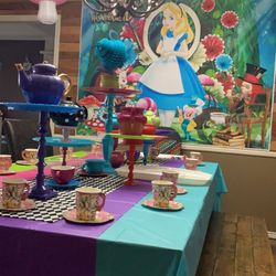 Everything You Need For Alice In Wonderland Party!