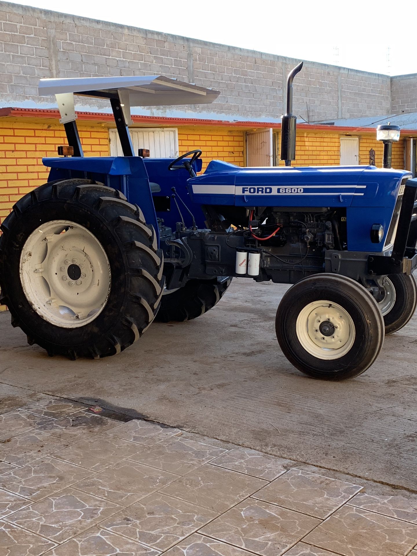 Tractor Ford 6600