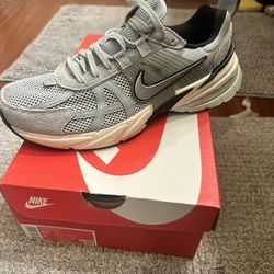 Womens Nike V2K Run Size 9.5