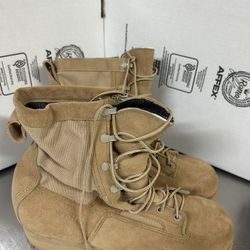 US Army Military Combat Vibram Sole Military Combat Boots Size-10.5 W TEMPERATE WEATHER NEW 