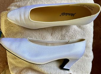 Mondolfo Womens Shoes Sz 8. M US White Satin Slip-ons Heels Casual Dress Pumps $8
