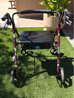 Rollator/Walker with Seat
