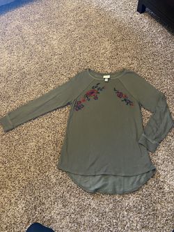 Shirt Women’s Fits Medium Size