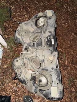 Chrysler 300s 3.6 2015 fuel tank and fuel pump