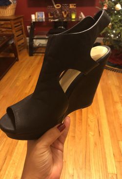 Black wedge heels