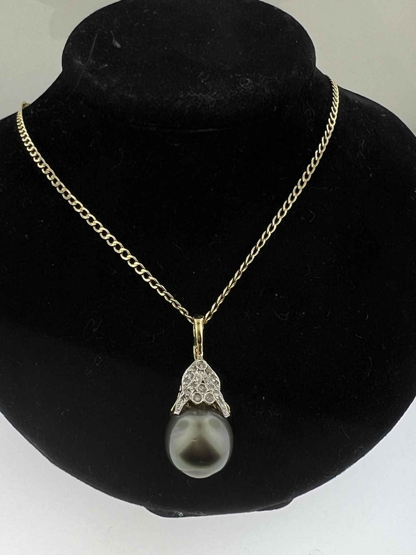Black Pearl Pendant and Chain
