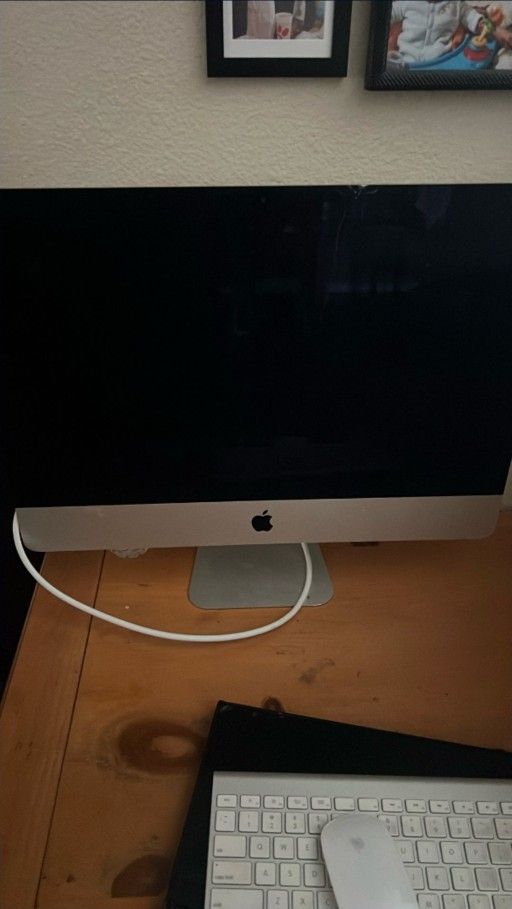 2013 iMac • Small Screen Crack • Keyboard & Mouse Included