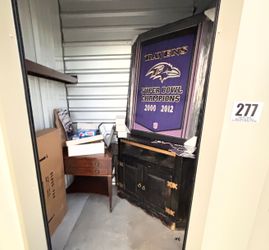 Auction Unit  277 10/25 - Card Collections, TV