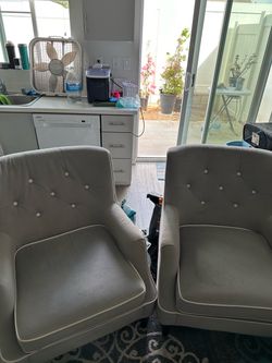 2 accent chairs in good condition