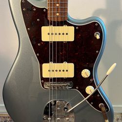 Fender Jazzmaster Vintera 60s with accessories