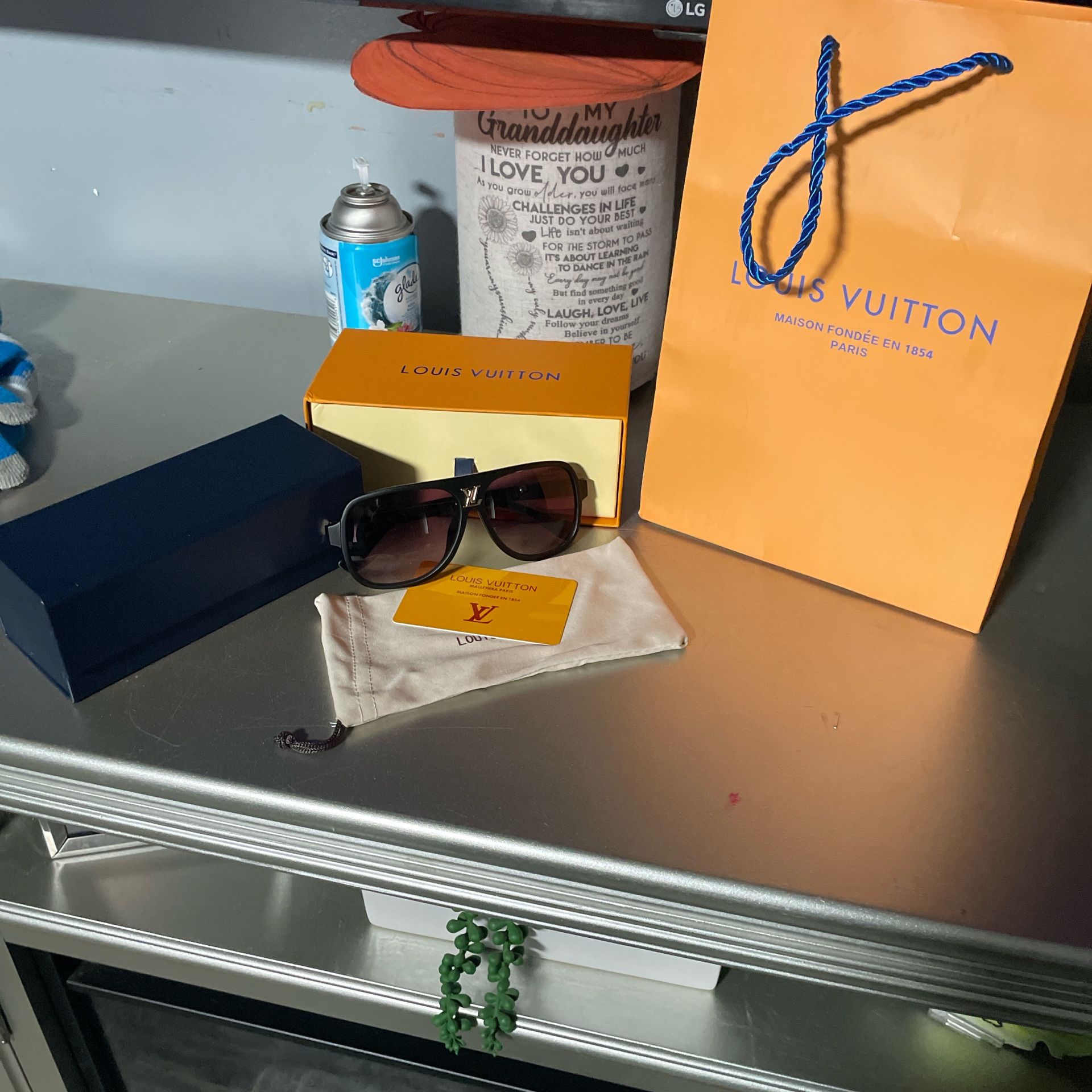 Lv Glasses