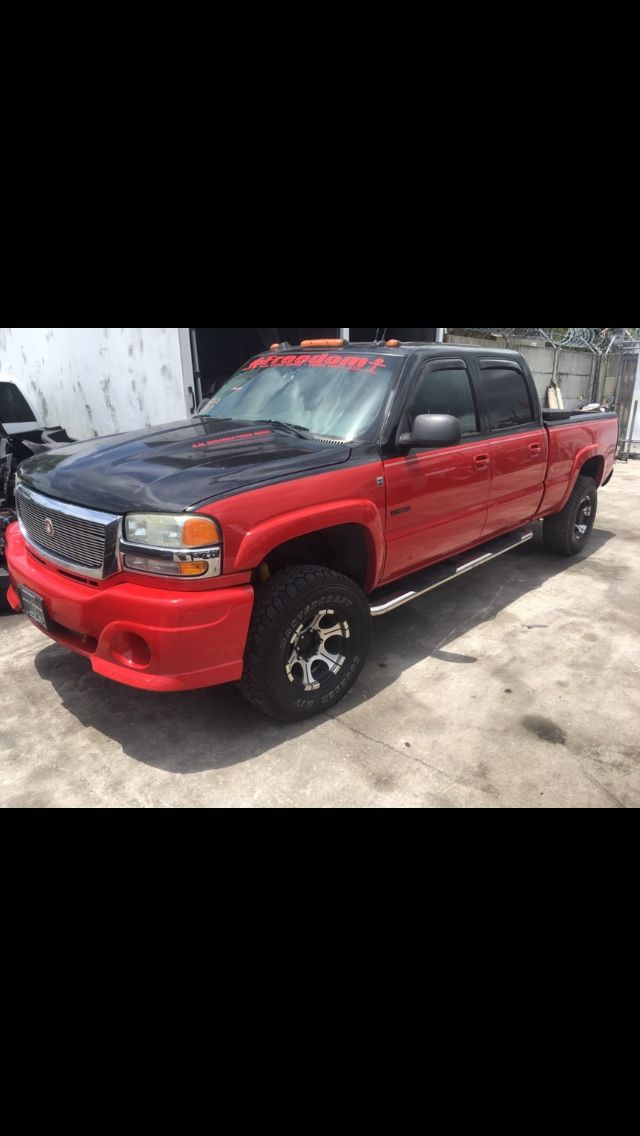 2005 GMC Sierra 2500 HD crew cab 4x4 duramax Allison parts truck parting out