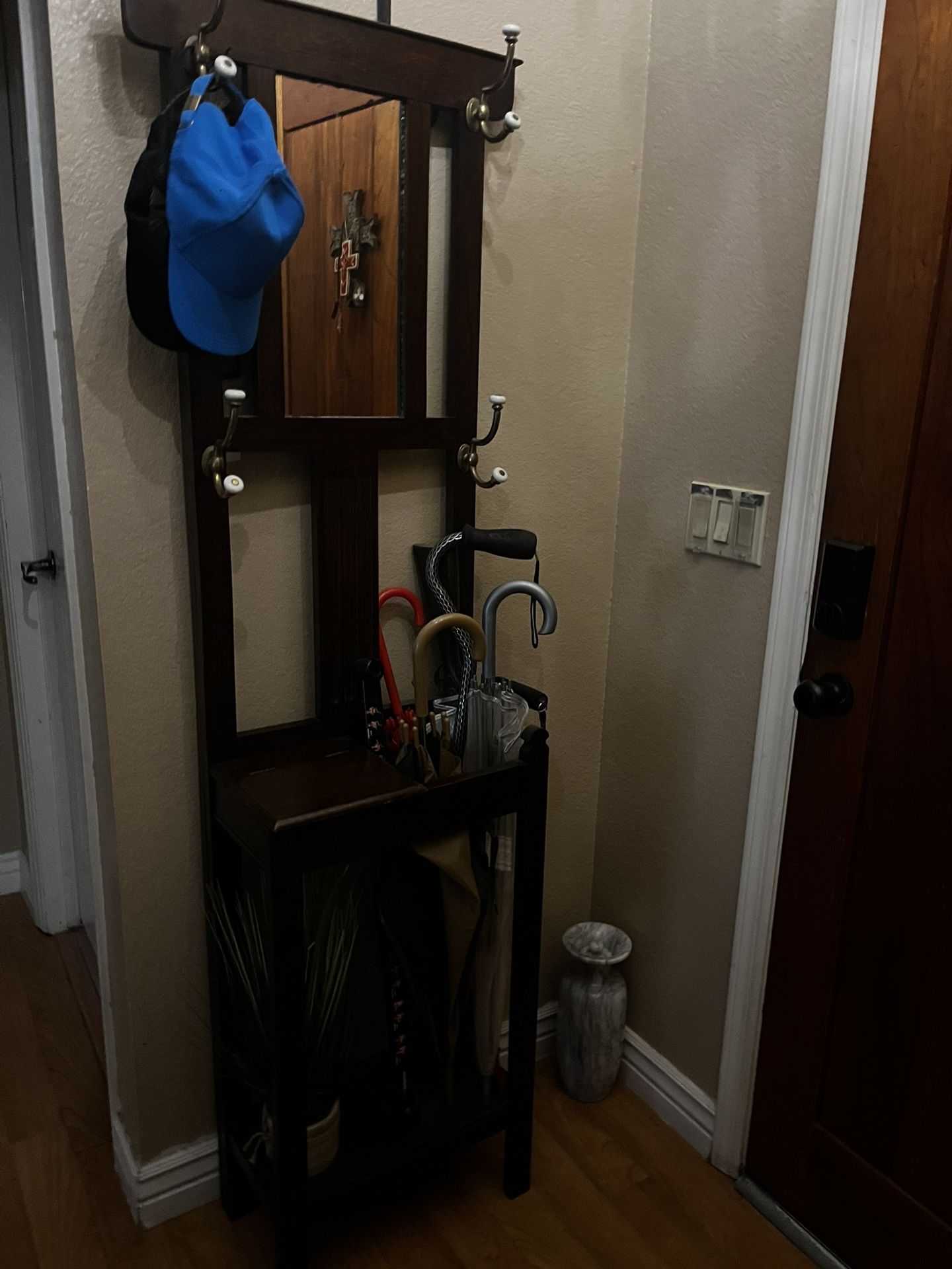 ENTRY MIRROR HAT AND COAT RACK