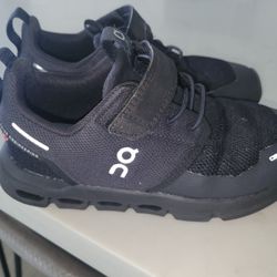Black OnCloud Sneakers kids size 13