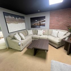 Beige 3pc Sectional w/ RAF Cuddler 